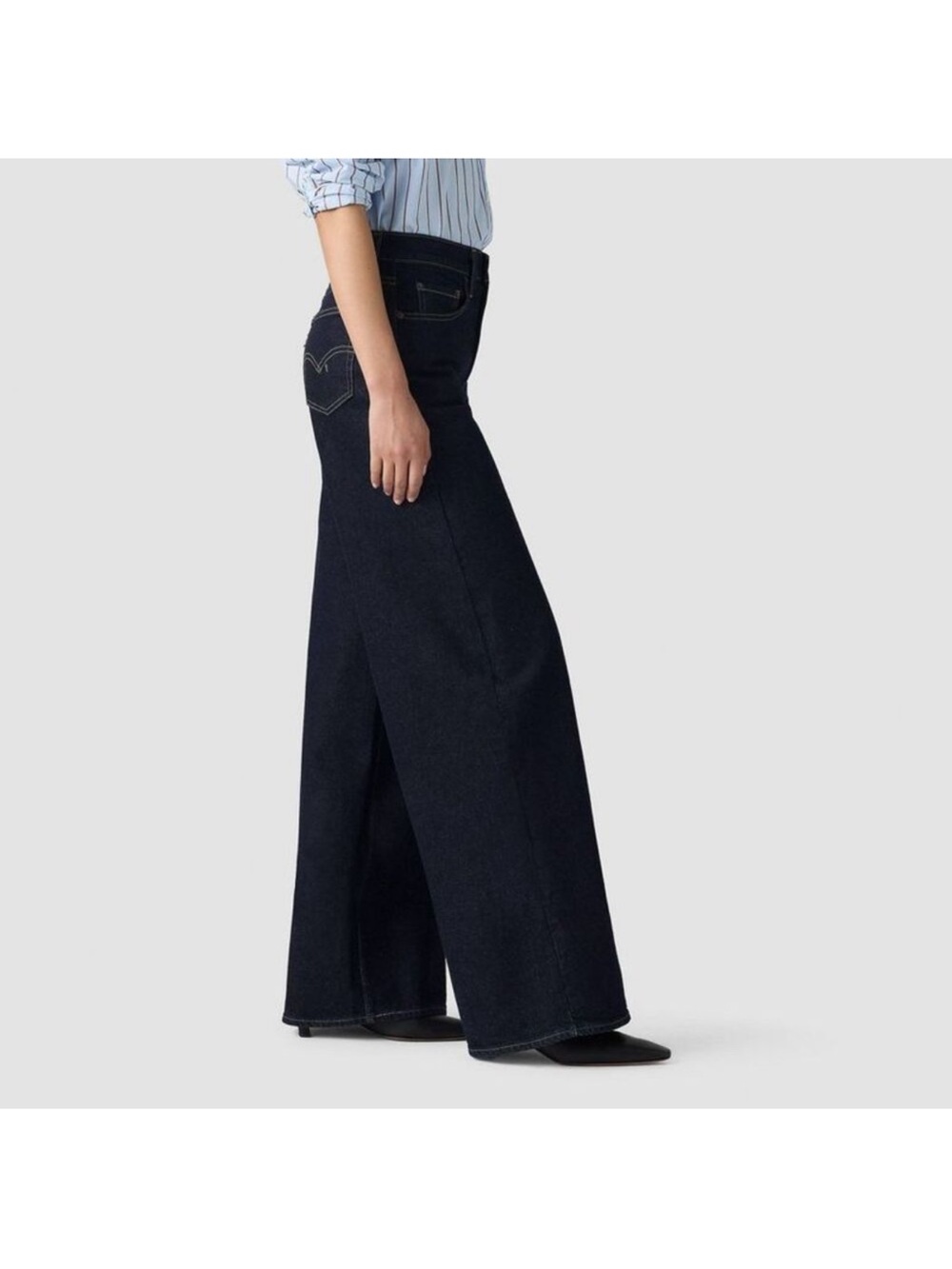 Levi's Women's Wide Leg Dark Indigo Jeans wide leg 26 by 31 small